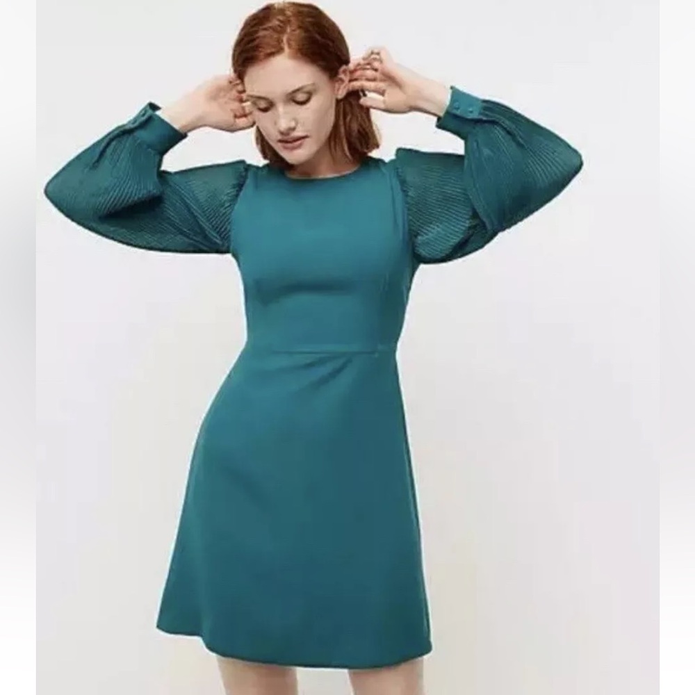 J.Crew Foggia Green Crepe Pleated Sleeves
Dress Sz 6